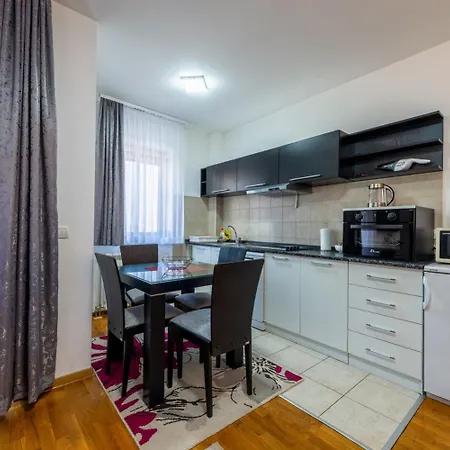 Maksi-centar Apartman *