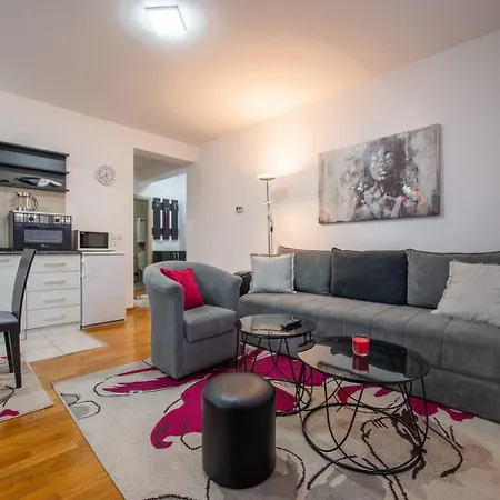 Maksi-centar Apartman *